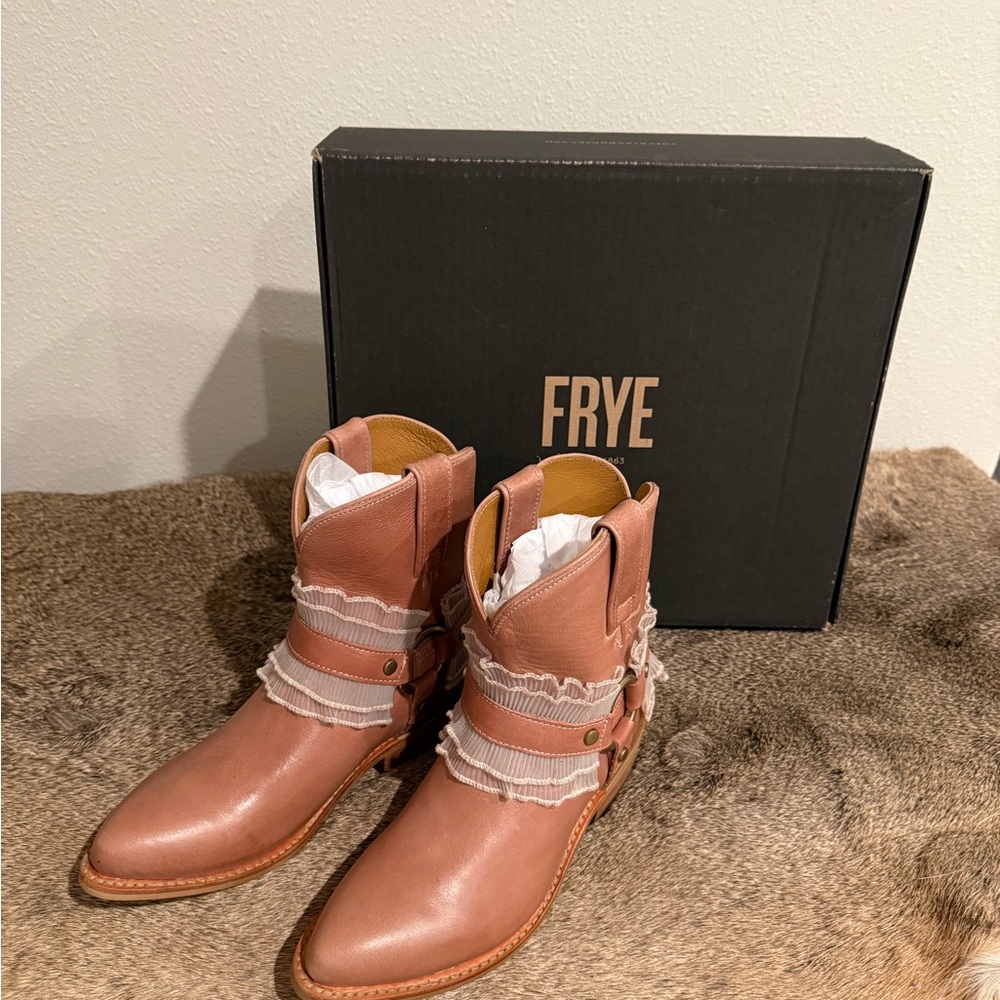 Frye Women's Tan Leather Boots